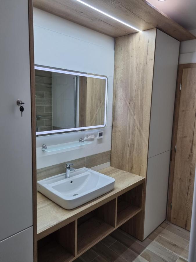 Apartman Nerudovka D 104, Finska Sauna, Garazove Stani Лоучна-под-Кліновцем Екстер'єр фото
